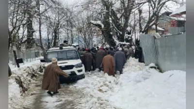 जम्मू-कश्मीर: कुपवाड़ा में आतंकी ठिकाने का भंडाफोड़, AK-47, हैंड ग्रेनेड और रॉकेट समेत कई हथियार बरामद