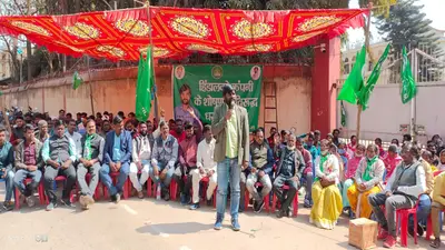 हिंडाल्को कंपनी के खिलाफ JMM का धरना- प्रदर्शन, स्थानीय लोगों को रोजगार देने व शोषण बंद करने की मांग