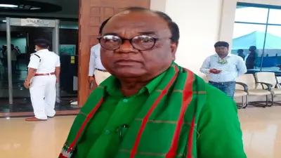दुमका: मृतक आदिवासी छात्र के परिजनों से मिले विधायक लोबिन हेंब्रम, कही यह बड़ी बात
