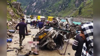जम्मू-कश्मीर में बड़ा हादसा, क्रूजर वाहन दुर्घटनाग्रस्त होने से 7 लोगों की मौत