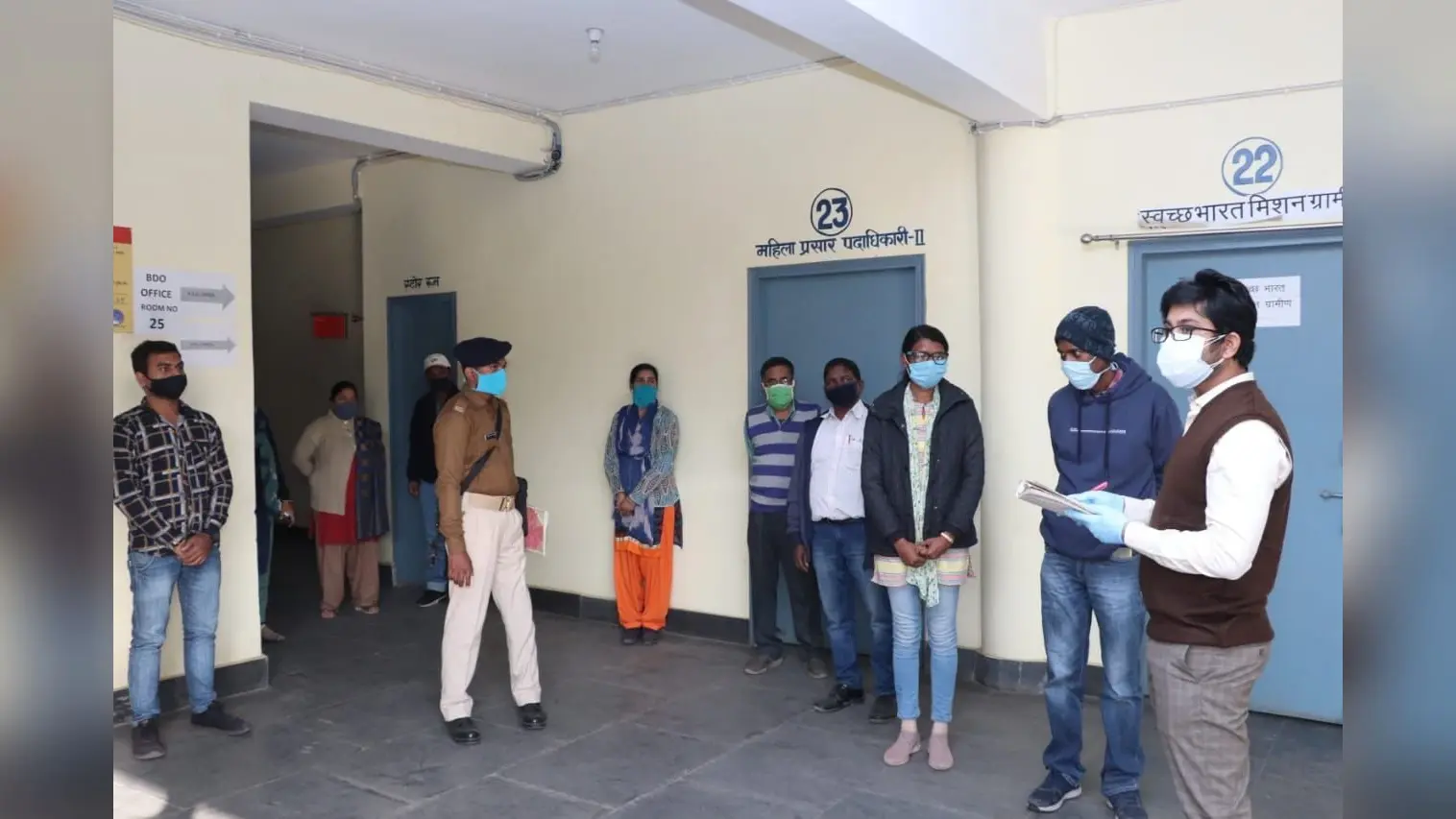 Jamshedpur News : झारखंड के जमशेदपुर ब्लॉक में बिचौलिए हावी, ऑफिस टाइम में नदारद रहते हैं अधिकारी व कर्मचारी, ऐसे हुआ खुलासा
