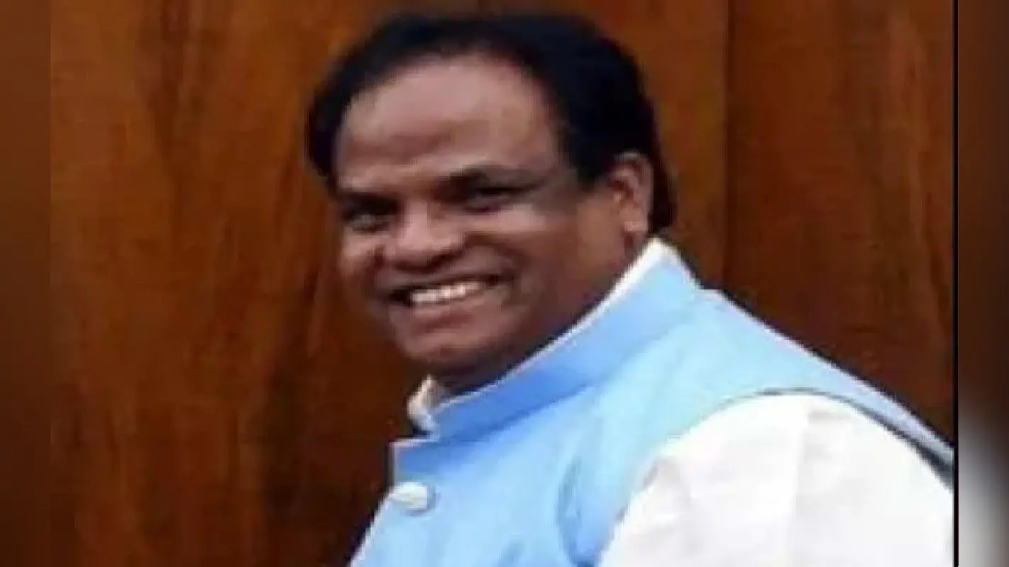 West Bengal News : केन्द्रीय मंत्री जाॅन बारला ने तूफानगंज कोर्ट में किया सरेंडर
