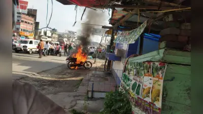 ट्रैफिक पुलिस ने जुर्माना लगाया, तो जला दी बाइक