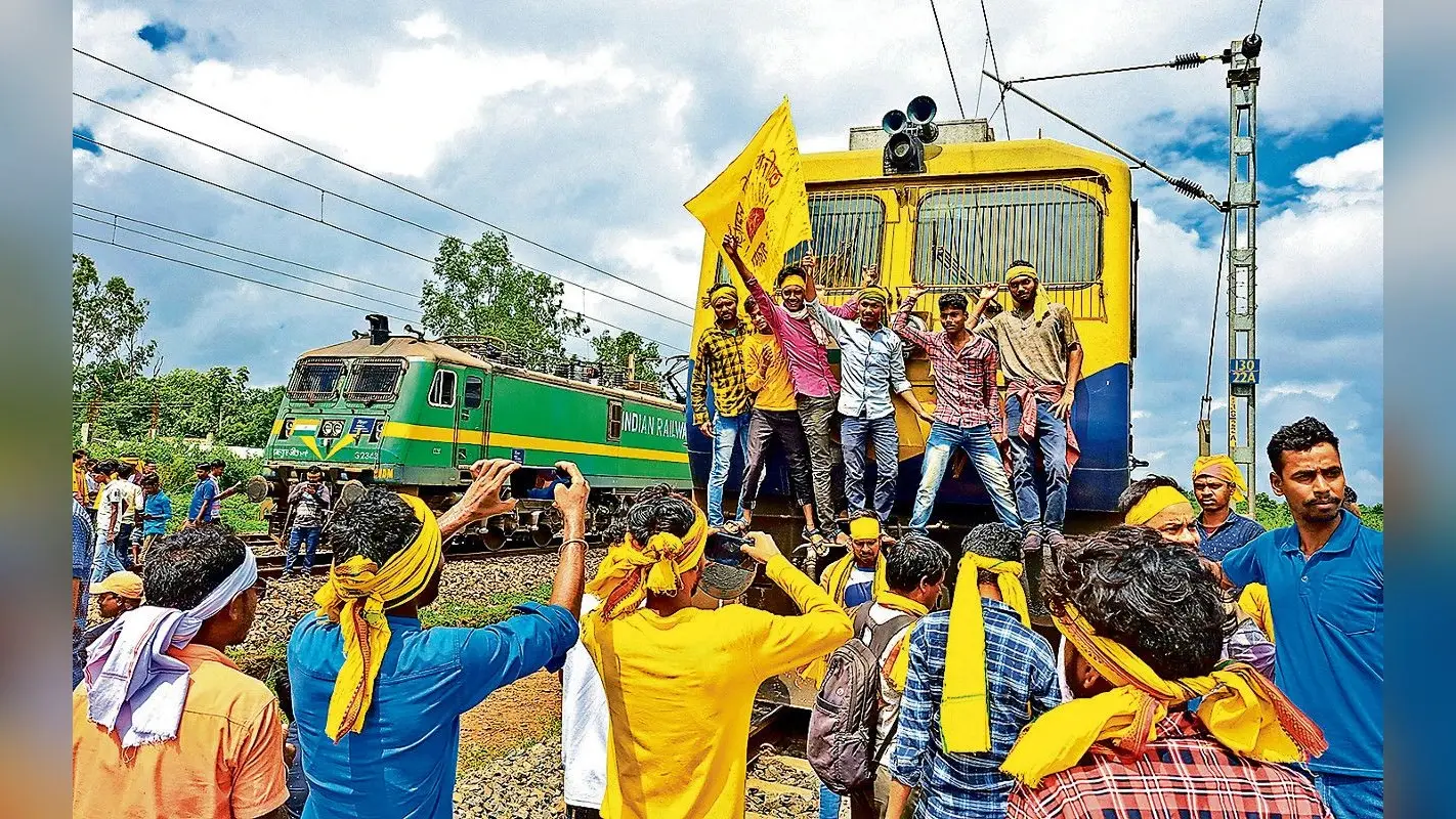 120 घंटे बाद कुड़मी समाज का आंदोलन खत्म, रेलवे ट्रैक पर दौड़ने लगीं ट्रेनें, 500 करोड़ से अधिक का नुकसान