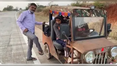 कबाड़ से बनी गाड़ी पर आया आनंद महिंद्रा का दिल, गाड़ी बनाने वाले को दिया ये ऑफर…