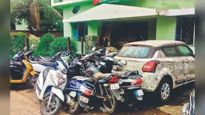 कबाड़खाने में तब्दील हुआ आबकारी कार्यालय, स्थिति देख चौंक जाएंगे आप
