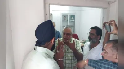 जुस्को श्रमिक यूनियन चुनाव : कार्यालय के समक्ष धरने पर बैठा विपक्ष, अनियमितता को लेकर किया हंगामा