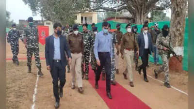 नक्सल प्रभावित भंडरिया पहुंचे राष्ट्रीय आंतरिक सुरक्षा सलाहकार, घंटों पुलिस अधिकारियों संग की बैठक