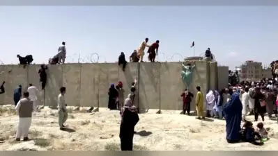 काबुल एयरपोर्ट पर अफरातफरी, फायरिंग में सात की मौत, भारत ने अबतक 400 लोगों को निकाला