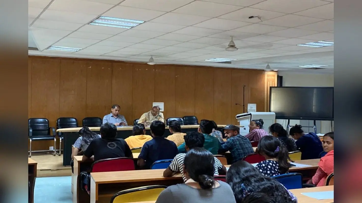 CSJMU: ओपन फोरम में विभाग को बेहतर बनाने को लेकर हुई चर्चा, अंतिम वर्ष के छात्रों से कुलपति ने जाना उनका अनुभव