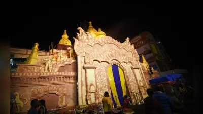 Durga Puja Pandal : पटना के खूबसूरत पंडाल और मां के दर्शन के लिए उमड़ी श्रद्धालुओं की भीड़, देखें तस्वीरें