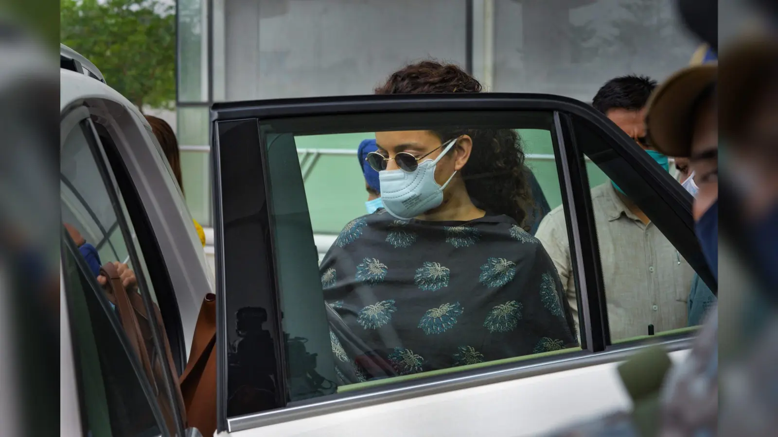 Kangana Ranaut Updates : अब कंगना रनौत की हाउसिंग सोसाइटी पर चलेगा BMC का हथौड़ा ?