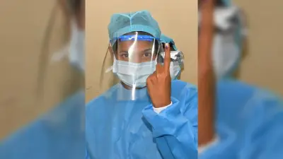 वोट देने का उत्साह, पीपीई किट में मतदान केंद्र पहुंची डीएमके सांसद कनिमोझी