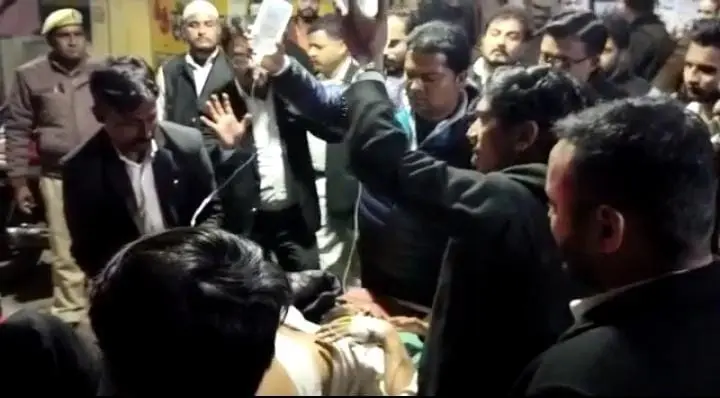 Kanpur Crime: गर्लफ्रेंड का शौक पूरा करने के लिए लुटेरे बन गए पांच युवक, अब जेल में गुजारेंगे दिन…