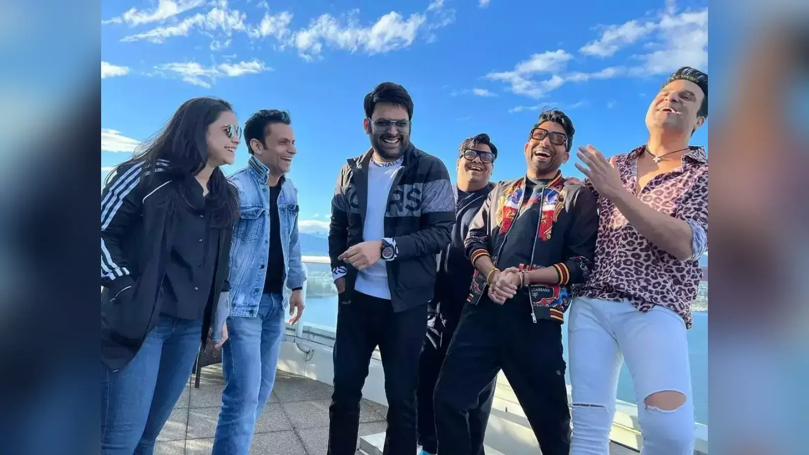 कपिल शर्मा अपनी टीम के साथ पहुंचे कनाडा, कैप्शन देखकर कॉमेडी किंग से फैंस ने पूछा- इतनी हंसी आखिर क्यों