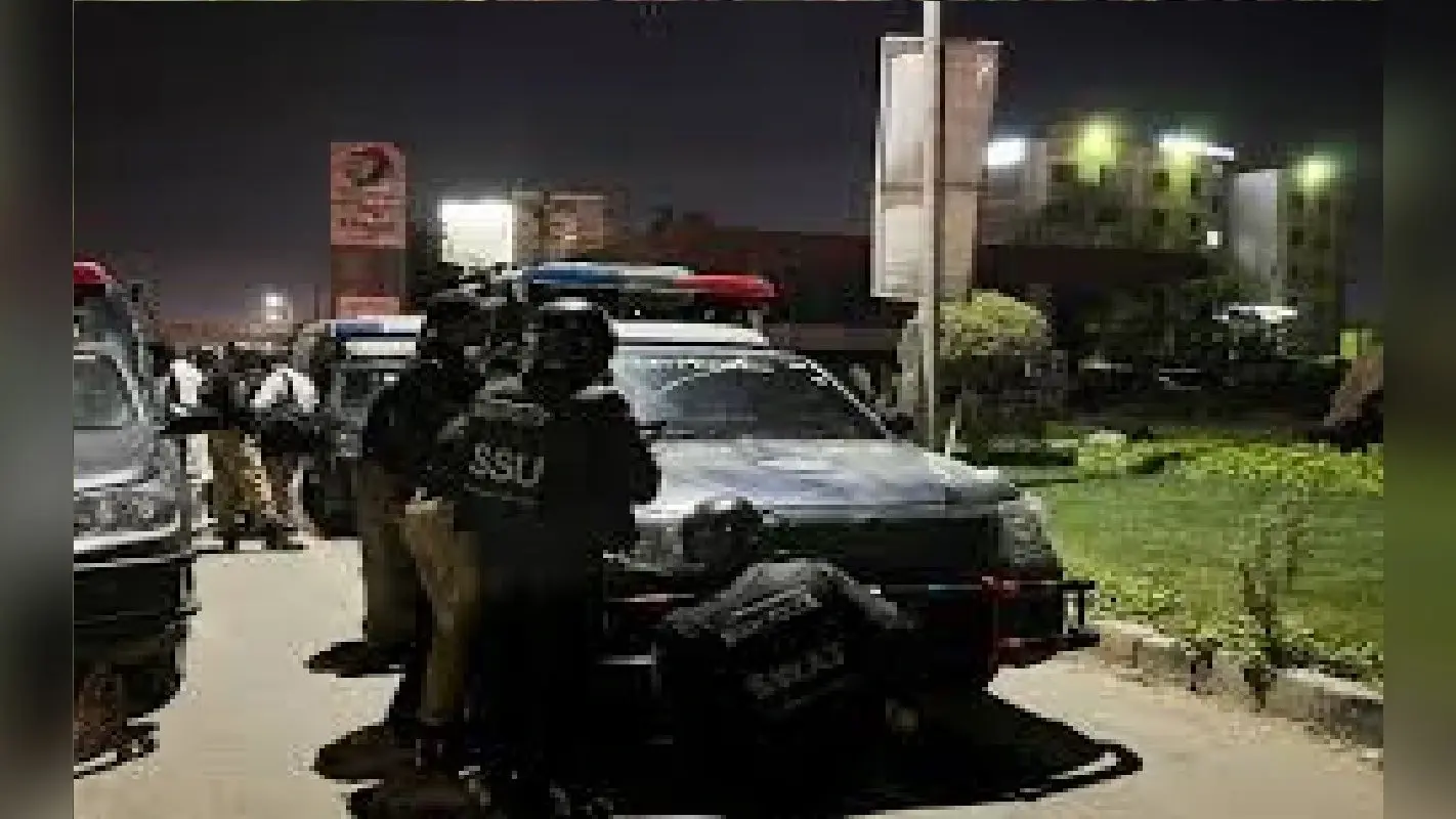 Pakistan Terror Attack: पुलिस हेडक्वार्टर पर आतंकवादी हमला, 5 आतंकी ढेर, जिसमें 2 ने खुद को बम से उड़ाया