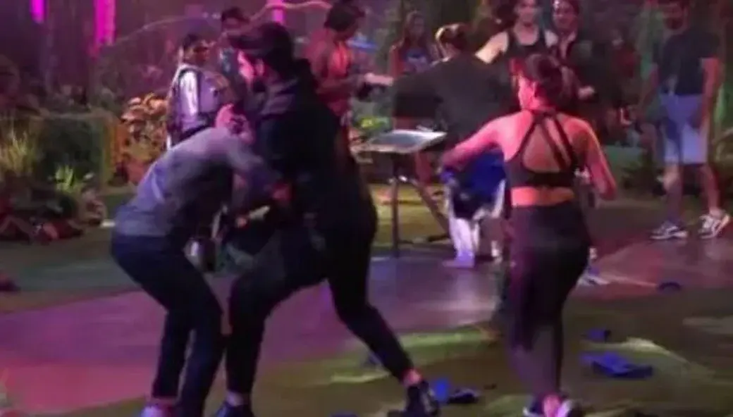 Bigg Boss 15: करण कुंद्रा और प्रतीक सहजपाल में हुई जमकर लड़ाई, भारती सिंह- हर्ष लिंबाचिया ने उठाया ये बड़ा कदम