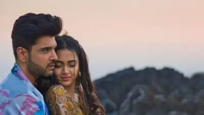 Karan Kundrra संग बाइक पर बैठकर कहां चली पड़ी Tejasswi Prakash? ये वीडियो देख फैंस पूछ रहे ये सवाल