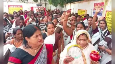 Karwa Chauth 2021: करवा चौथ पर आश कार्यकर्ताओं ने किया प्रदर्शन, मांग पूरी न होने पर आंदोलन की चेतावनी