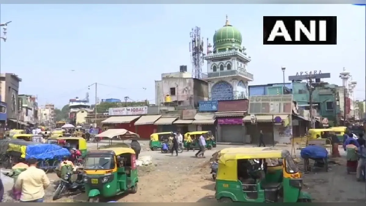 Hijab Row: हिजाब विवाद में मुस्लिम संगठनों का आज कर्नाटक बंद, हाईकोर्ट के फैसले का विरोध