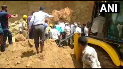 कर्नाटक: दक्षिण कन्नड़ जिले के सुलिया में घर की दीवार धंसी, मलबे में दबे मजदूरों की तलाश जारी