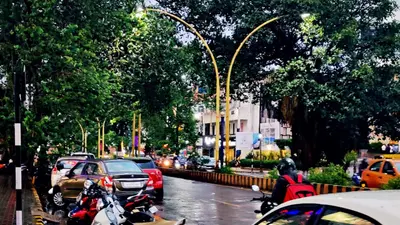 कर्नाटक में तीसरे दिन भी बारिश ने कहर बरपाया, 15 जिलों में वज्रपात की चेतावनी