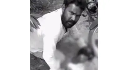 Viral Video : पत्नी से प्रेम प्रसंग के शक में पति ने एक व्यक्ति की काटी गर्दन, खून पीने का किया प्रयास