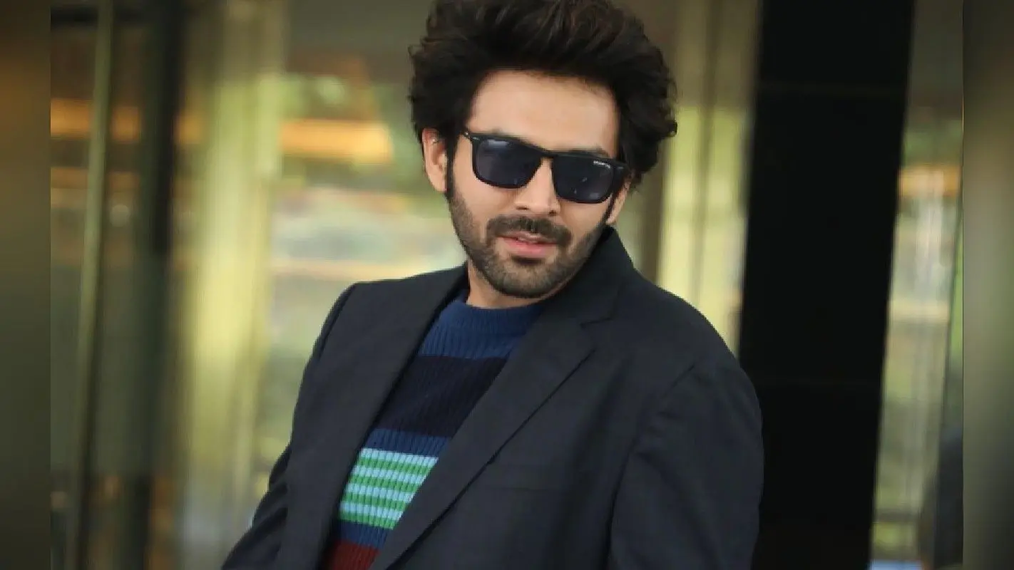 Kartik Aaryan Net Worth: कितनी संपत्ति के मालिक हैं कार्तिक आर्यन? कारों की लिस्ट देख उड़ जाएंगे होश, जानें एक फिल्म की फीस