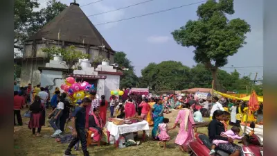 Kartik Purnima 2022: कार्तिक पूर्णिमा पर आस्था की डुबकी, चंद्र ग्रहण को लेकर दुकानदारों में दिखी मायूसी