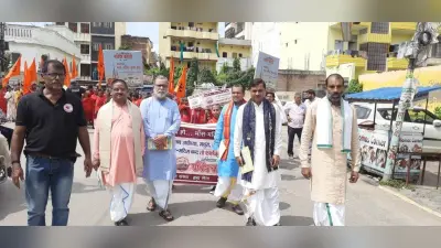 काशी विश्ननाथ के दर्शन करने पहुंचे लाखों श्रृद्धालु, बेहतर व्यवस्थाओं को लेकर अधिकारियों ने किया मंथन