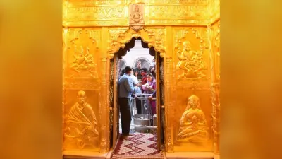 चौखट से शिखर तक स्वर्णिम हुआ बाबा विश्वनाथ का दरबार, इस दानदाता ने मंदिर की चमक में लगाए चार चांद