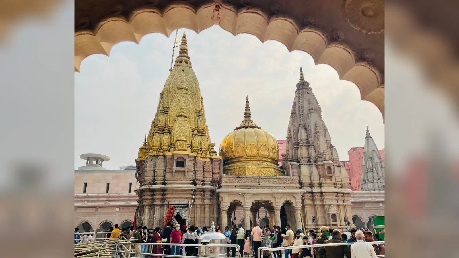 Kashi Vishwanath News: श्री काशी विश्वनाथ धाम में लगाया जा रहा था दरवाजा, मुस्लिम पक्ष ने रुकवा दिया काम