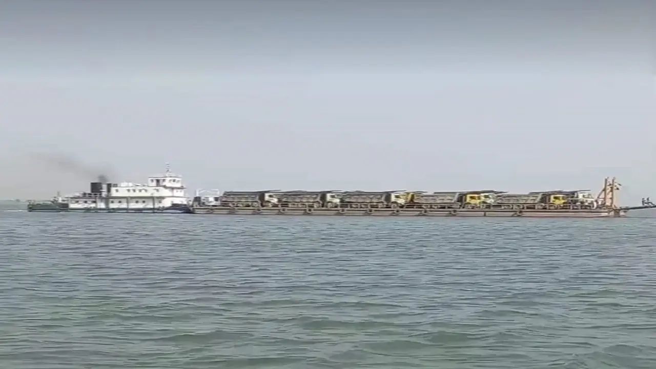 मालवाहक जहाज हादसा: NDRF के सर्च ऑपरेशन में गंगा नदी से निकाले गये दो शव, हादसे की जांच में जुटे अधिकारी
