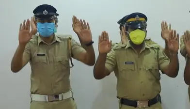 कोरोना से बचाने के लिए केरल पुलिस ने कुछ इस अंदाज में लोगों को किया जागरुक, वीडियो हुआ वायरल