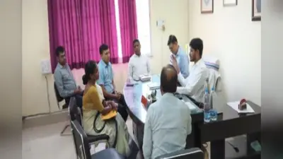 खैरबनी कचरा निष्पादन प्लांट मामले में ग्रामीण और अधिकारी आमने-सामने, बोले- बंद कमरे में नहीं होगी बात