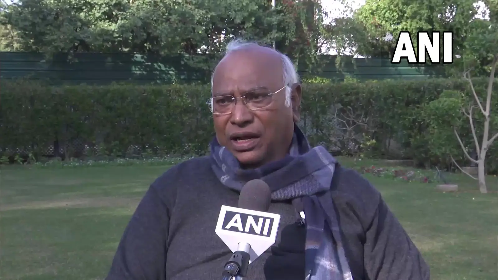 कांग्रेस ने बजट को बताया गरीब विरोधी, कहा- महंगाई रोकने और किसानों के लिए कुछ नहीं, AAP और TMC ने भी नकारा