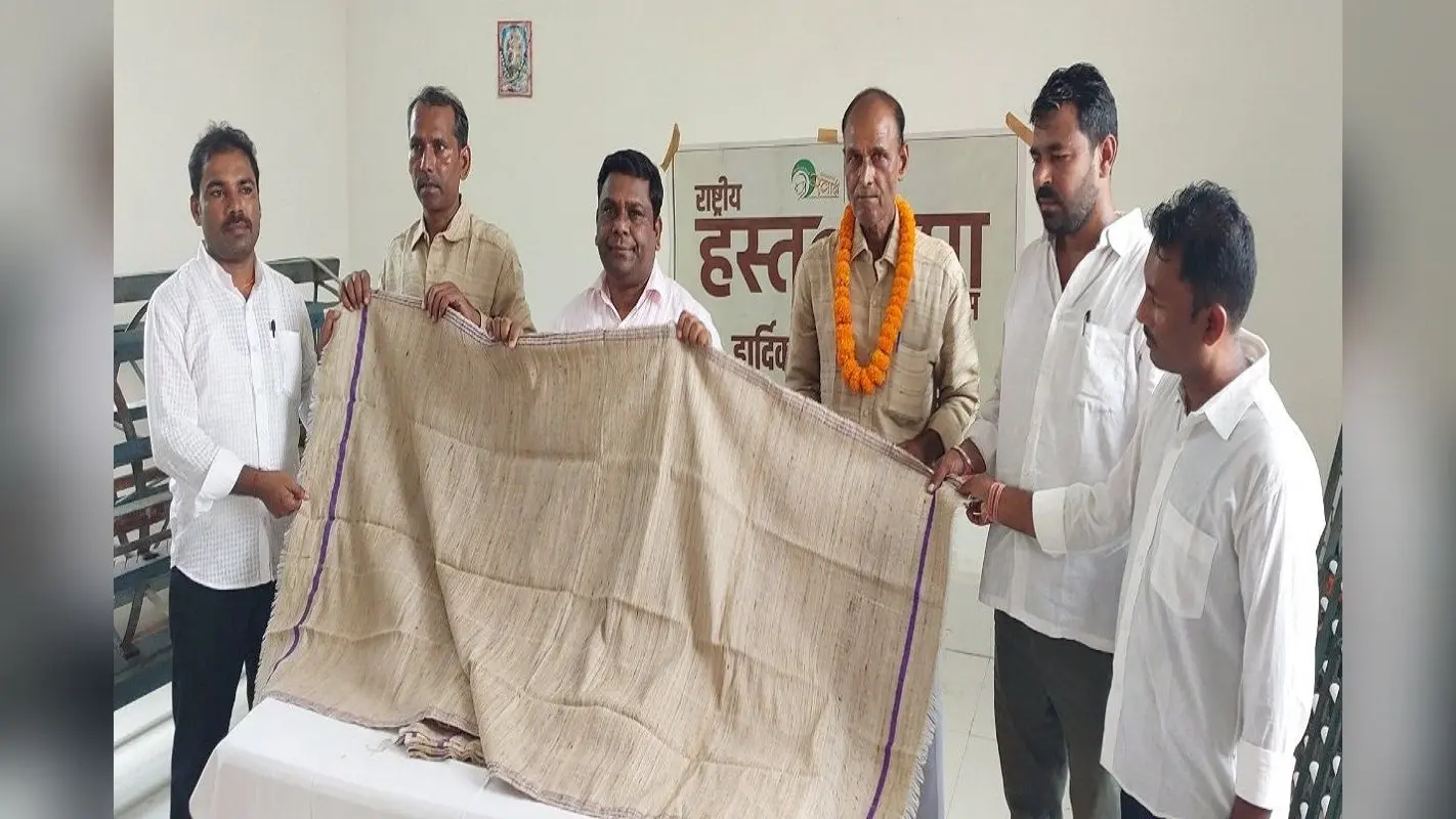 National Handloom Day: झारखंड में खरसावां सिल्क अंगवस्त्रम की लॉन्चिंग, ले सकेंगे खादी बोर्ड के आउटलेट पर