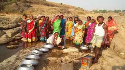 Bengal News: गर्मी में पानी की किल्ल्त से लोगों में आक्रोश, रानीगंज में आदिवासी महिलाओं ने की सड़क जाम