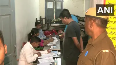 Gola Gokarannath By-Election: सपा का आरोप- पोलिंग स्टेशन पर भाजपा का कब्जा, निर्वाचन आयोग से शिकायत
