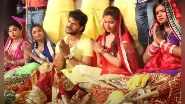 Bhojpuri Chhath Song: खेसारी लाल का नया गाना ‘महिमा छठी मईया के रिलीज के साथ इंटरनेट पर हुआ वायरल, VIDEO