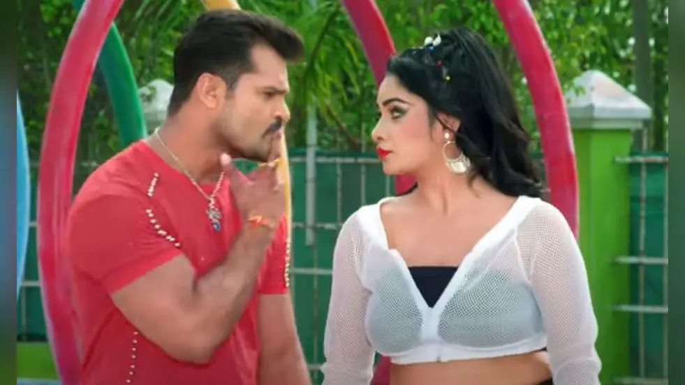 Bhojpuri Song: खेसारी के ‘जवानियां में’ गाने ने मचाई धूम, Monalisa की ‘प्यार वाली बात’ के दीवाने हुए लोग, VIDEO