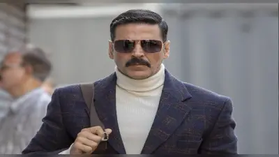अक्षय कुमार की मां अरुणा भाटिया ICU में एडमिट, Cindrella की शूटिंग छोड़ लंदन से वापस आए एक्टर