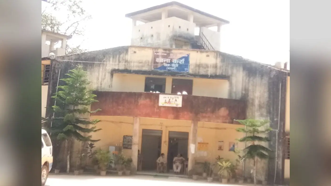Jharkhand News : सामुदायिक स्वास्थ्य केंद्र में शॉर्ट सर्किट से लगी आग, कई सामान जलकर राख, कोई हताहत नहीं