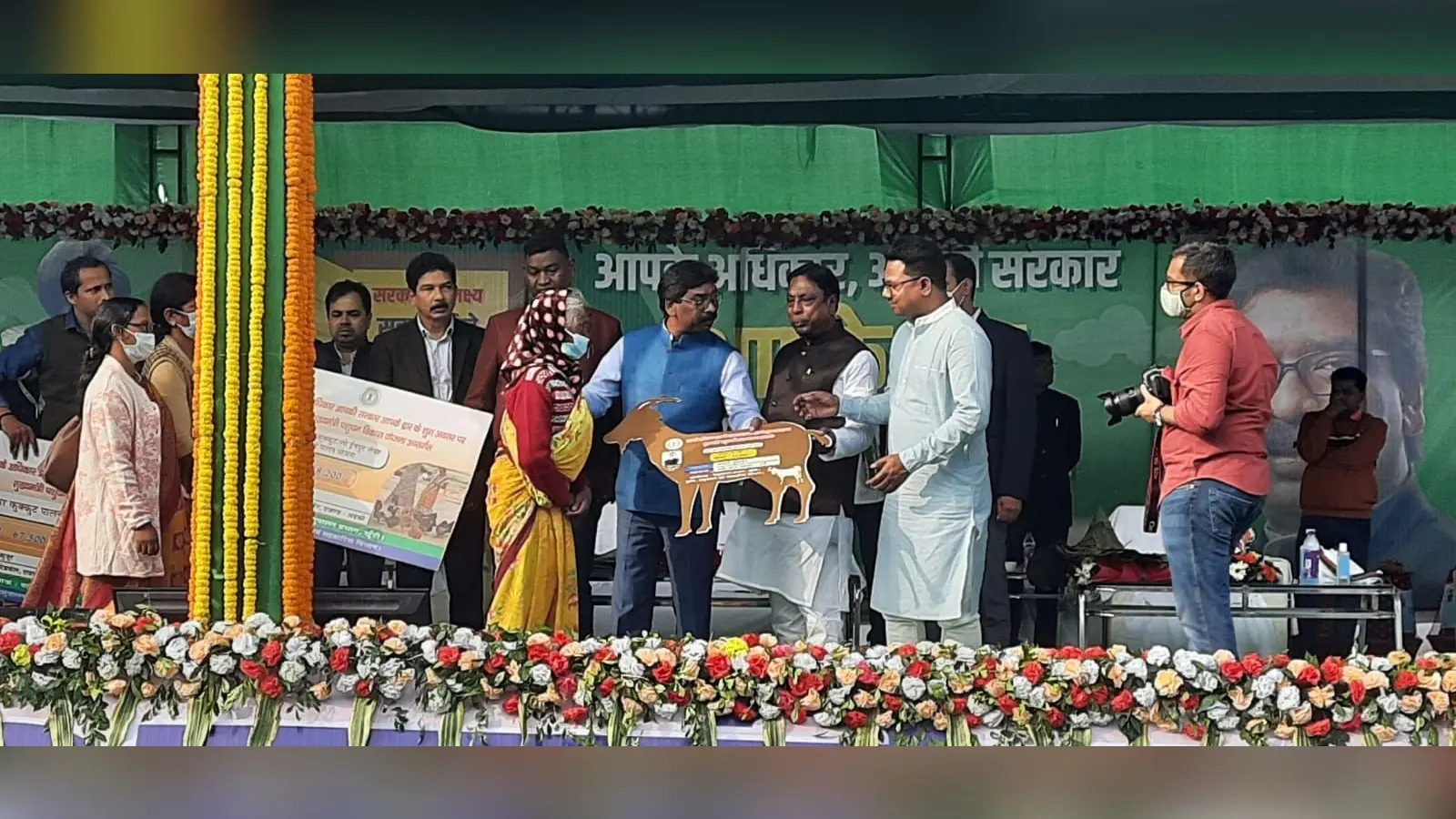 झारखंड स्थापना दिवस पर उलिहातू पहुंचे सीएम हेमंत सोरेन ने की घोषणा, अब परित्यक्त महिलाओं को भी मिलेगी पेंशन