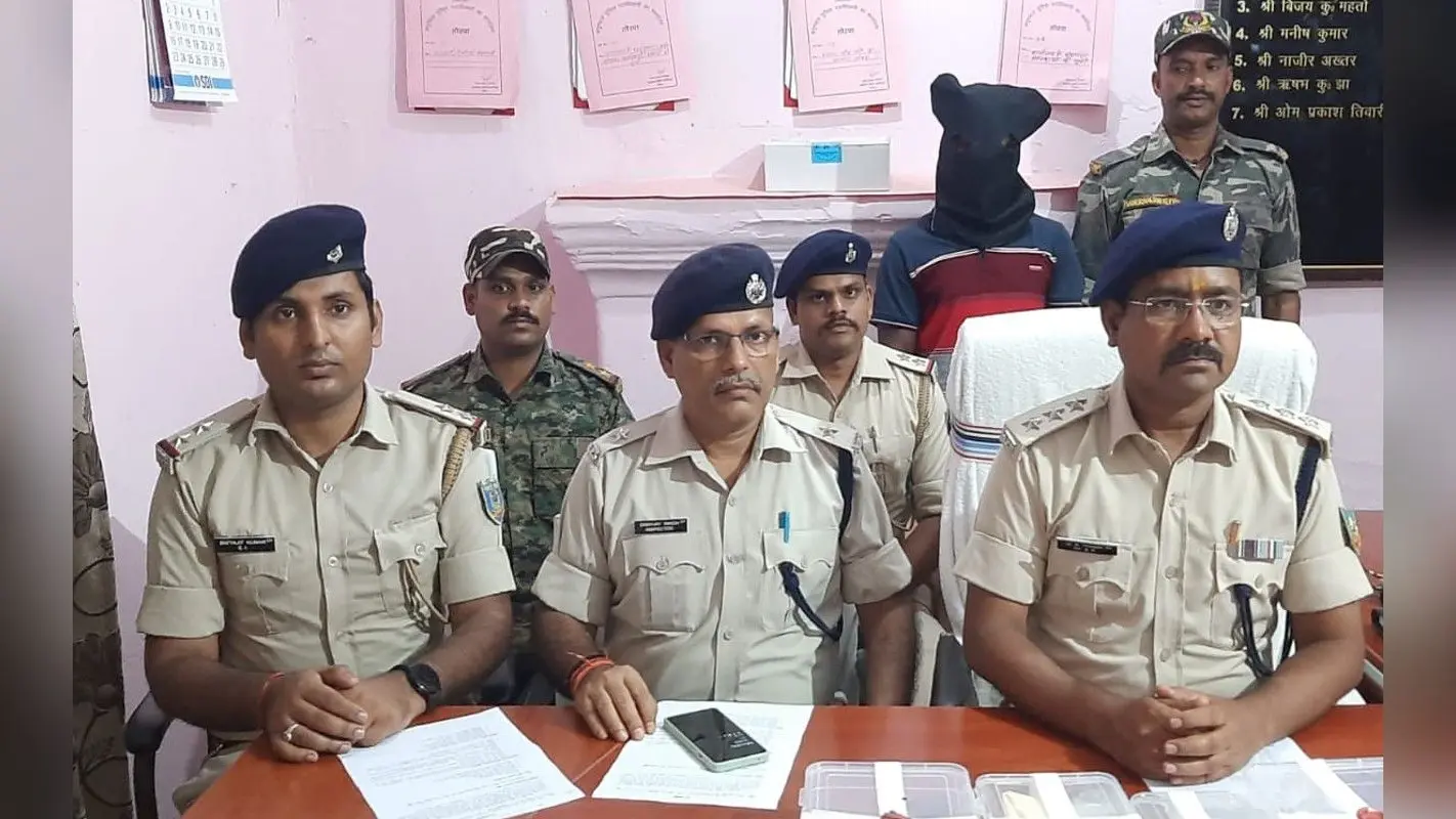 झारखंड : दिनेश गोप का सहयाेगी नीलांबर गोप खूंटी के रनिया से गिरफ्तार, असलहे भी बरामद
