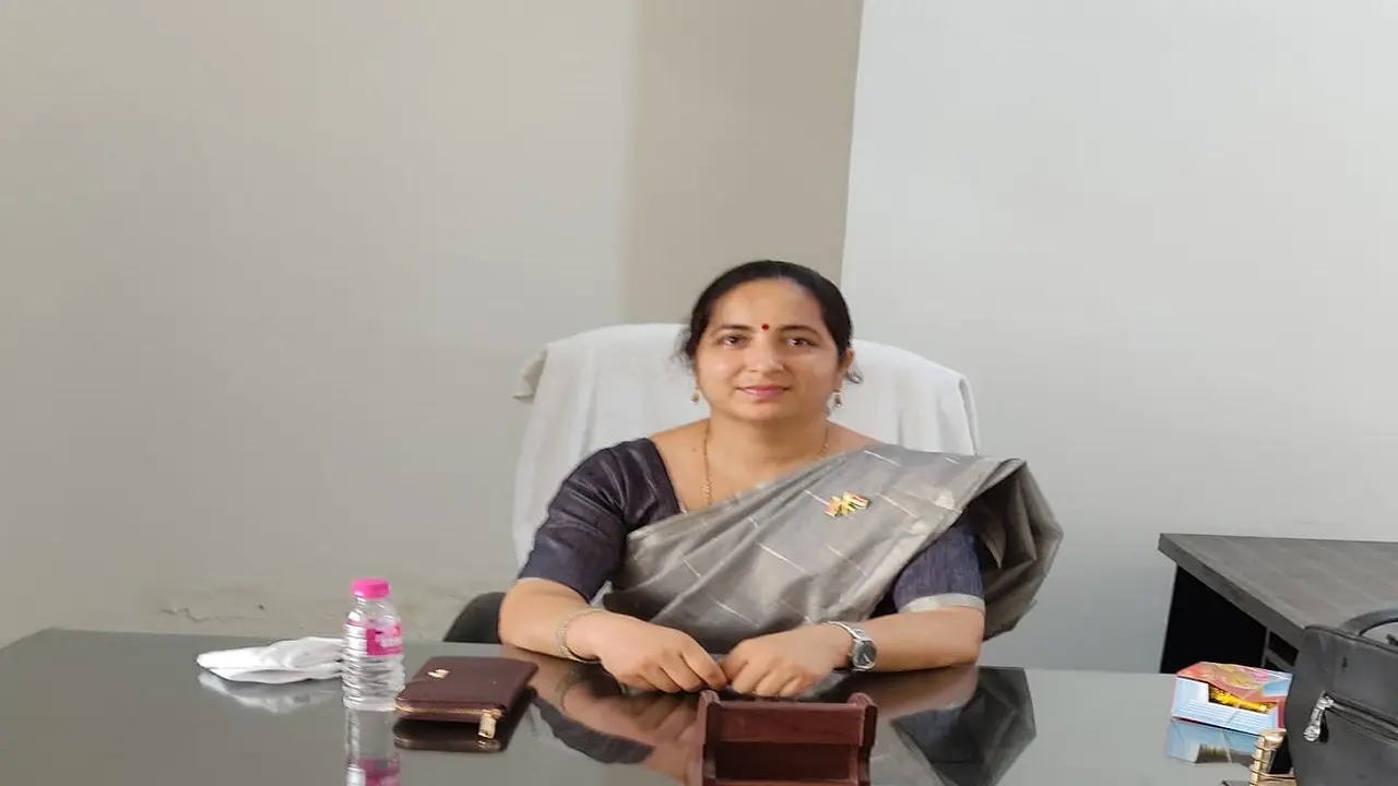Women’s Day 2022: पति की हत्या के बाद भी नहीं हारीं हिम्मत, नगर पंचायत उपाध्यक्ष बनकर सेवा कर रहीं राखी