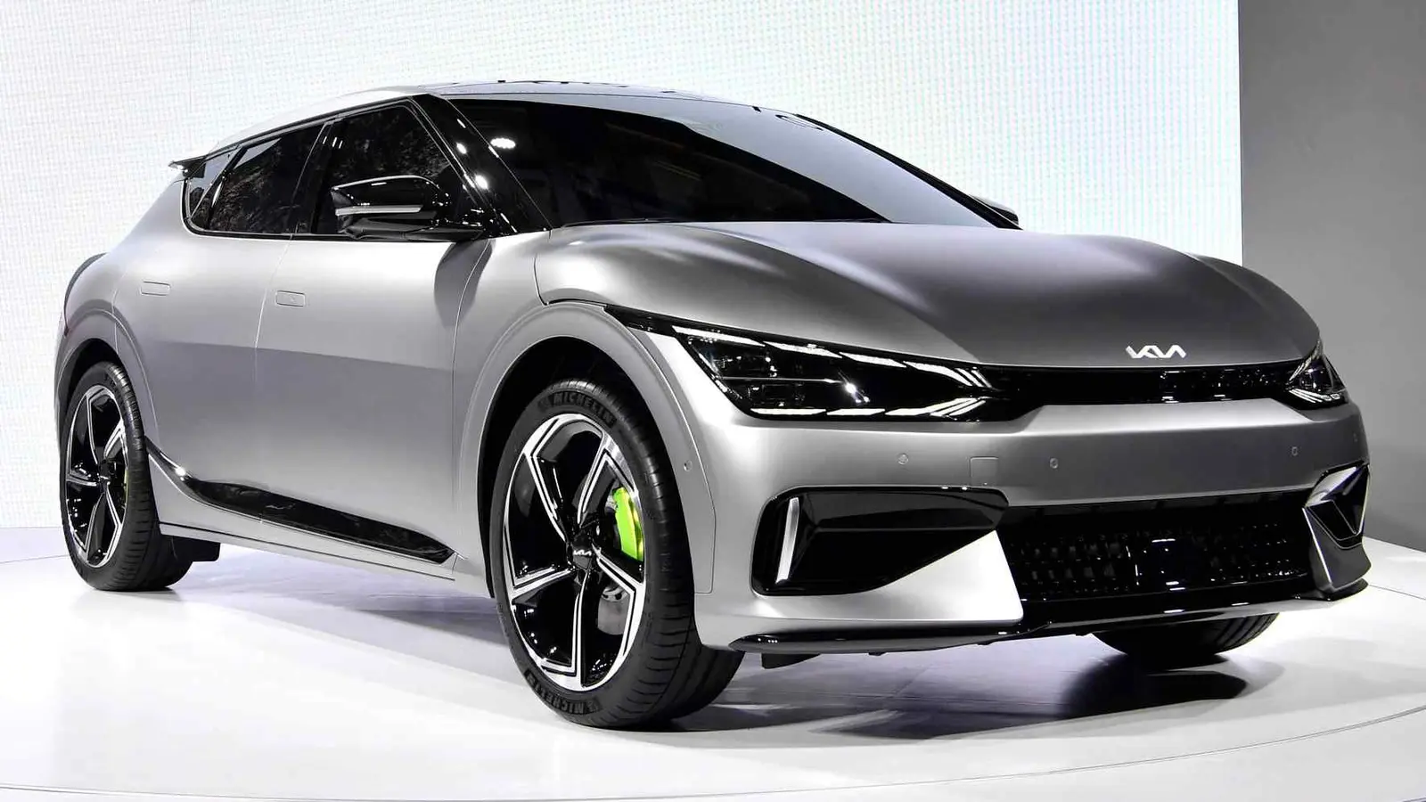 Kia EV6 Price: 60 लाख में आयी किया की नयी इलेक्ट्रिक कार, जानें फीचर्स और रेंज की पूरी डीटेल