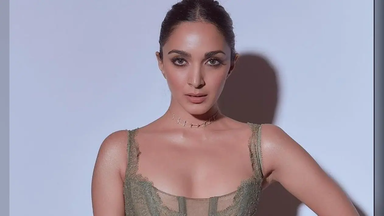 Kiara Advani की गोद में खेलती दिखीं जय भानुशाली की बेटी तारा, कार्तिक आर्यन को दिया फ्लाइंग किस, VIDEO