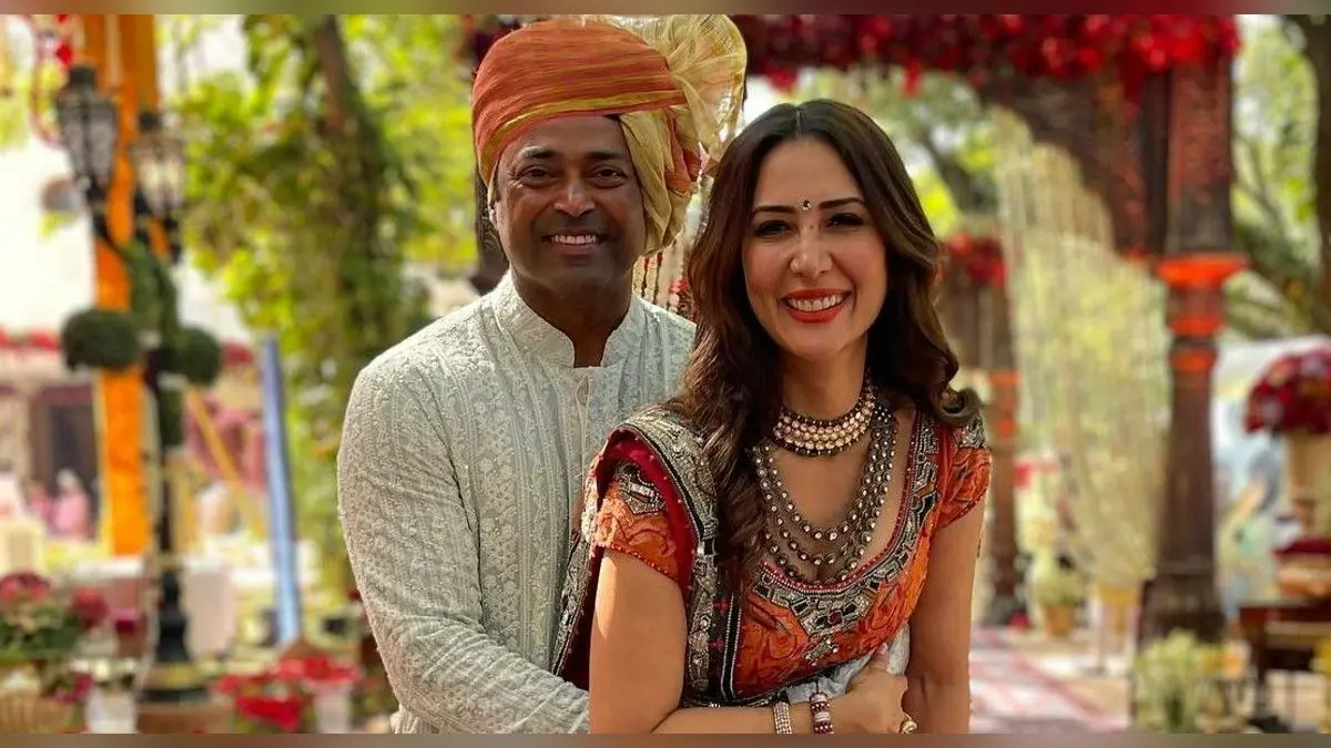 किम शर्मा ट्रेडिशनल आउटफिट में दिखीं बेहद खूबसूरत, लिएंडर पेस संग दिये रोमांटिक पोज, PHOTOS
