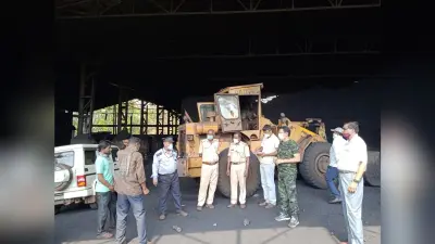 Jharkhand Naxal News : हथियारबंद नक्सलियों ने कंपनी के कर्मचारियों से की मारपीट, मांगें पूरी नहीं होने तक प्लांट बंद रखने की दी धमकी, जांच कर रही पुलिस